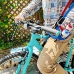 パパ友の影響で釣りや自転車を始めた男性。子どもとも一緒に楽しみ、家族関係が良くなった＝神戸市北区