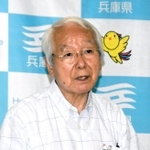定例会見に臨む兵庫県の井戸敏三知事＝５日午後、県庁