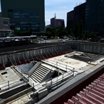 都心に出現した“遺跡”のような、ＪＲ三ノ宮駅の旧ターミナルビルの一部＝神戸市中央区