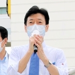 酒類の提供停止要請を拒む飲食店に、取引金融機関から順守を働き掛けてもらうとした発言について陳謝した西村康稔経済再生担当相＝10日午後、神戸市中央区