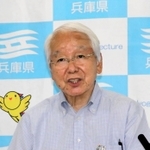 定例会見で新型コロナウイルスの感染再拡大に警戒感を示した井戸敏三知事＝１２日午後、兵庫県庁（撮影・大島光貴）