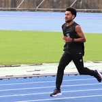 五輪に向け、１人で練習するカラロ・ヘポイテロト・メイブカ選手＝加古川運動公園陸上競技場