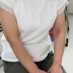 新型コロナの影響で勤務先が閉店し自己都合退職を求められた女性＝神戸市内