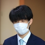 第３局へ向けて意気込みを語る藤井聡太王位＝２０日午後３時５１分、神戸市北区有馬町、有馬温泉の旅館「中の坊瑞苑」（撮影・吉田敦史）