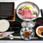 藤井聡太王位が注文した昼食の「三田牛と淡路玉葱焼き膳」＝２１日午後、神戸市北区有馬町の「中の坊瑞苑」（撮影・辰巳直之）