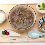 豊島将之竜王が昼食に注文した「神戸牛肉うどん膳」（天ぷらなし）＝２２日午前、神戸市北区有馬町の「中の坊瑞苑」（撮影・辰巳直之）
