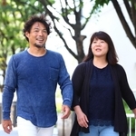 阿部一二三選手、詩選手らを連れてよく訪れたという神戸ハーバーランドで子育てを振り返る父浩二さん（左）と母愛さん＝２０１９年８月、神戸市中央区東川崎町１