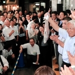 ■５期目　知事選で県政史上最多となる５選を果たし、笑顔を見せる＝２０１７年７月、神戸市内