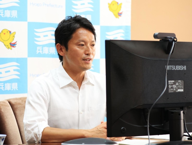 全国知事会にオンラインで初参加し、新型コロナ対策について発言する斎藤元彦知事＝１日午後、神戸市中央区中山手通５（撮影・吉田敦史）