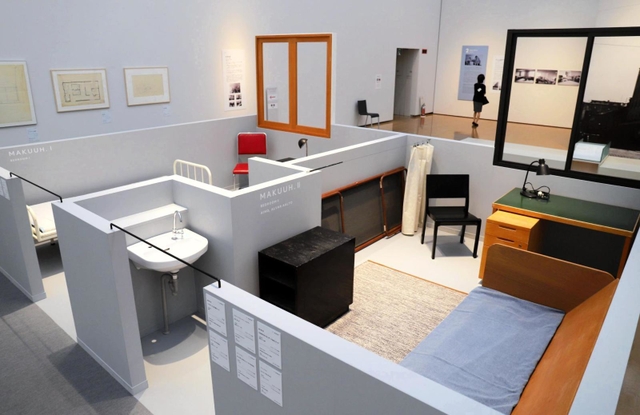 最小限住宅展を再現した展示＝神戸市中央区脇浜海岸通１、兵庫県立美術館