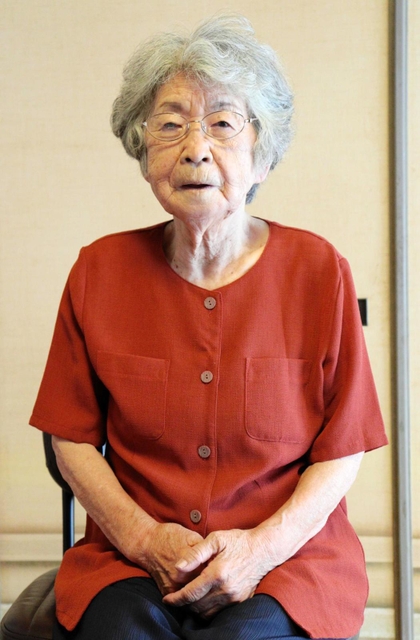 戦時中の日常を振り返る藤田悦子さん＝明石市