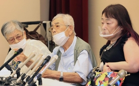判決への怒りをあらわにする原告の（左から）小林喜美子さん、夫の宝二さん、鈴木由美さん＝３日午後、神戸市中央区橘通１、兵庫県弁護士会館（撮影・吉田敦史）