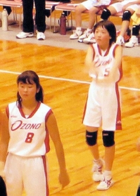 マラソン女子代表の前田穂南（右奥）は小学校時代、バスケットボールにも親しんだ