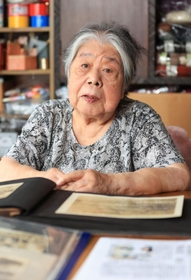 佐々木叔子さん。戦争のことを話してみようと思うようになったのは、最近のことだ＝神戸市垂水区（撮影・吉田敦史）