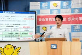 医療提供体制の強化について説明する斎藤元彦知事＝１８日午後、兵庫県庁