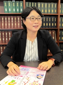 「ホームロイヤー」について説明する種谷有希子弁護士＝神戸市中央区西町