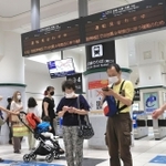 強風のため、運転見合わせとなったＪＲ神戸線＝９日午後２時２３分、ＪＲ三ノ宮駅（撮影・鈴木雅之）