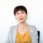 戦没オリンピアンを調査する曾根幹子さん＝広島市内