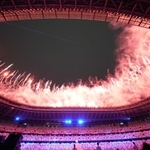 東京五輪の開会式で打ち上がる花火（代表撮影）