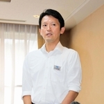 新型コロナウイルス対応について指示した新県政推進室の会合後、記者団の取材に応じる斎藤元彦知事＝１９日午後、兵庫県庁