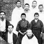 修道院講師時代の露風（前列左）と教え子ら（霞城館提供）