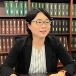「ホームロイヤー」について説明する種谷有希子弁護士＝神戸市中央区西町