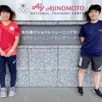 卓球女子の東京パラリンピック代表、友野有理（左）の直前合宿にも帯同した姉稜子さん＝９日、東京都内（稜子さん提供）