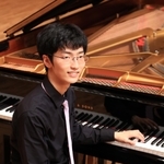 松方ホール音楽賞のピアノ部門で奨励賞に選ばれた沢田蒼梧さん＝神戸新聞松方ホール（撮影・吉田敦史）