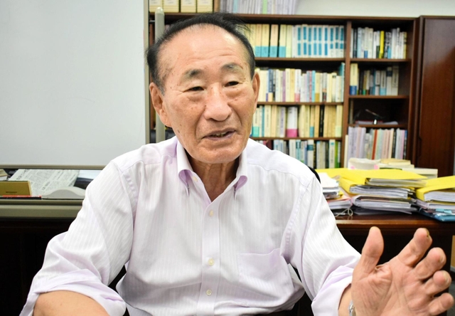 工藤会トップの公判で、死刑判決の受け止めを語る垣添誠雄弁護士＝尼崎市内