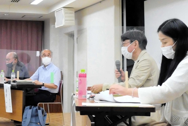 シンポに登壇した（右から）大谷紫乃、岩崎正裕、藤野一夫、竹山清明の４氏＝神戸市中央区、市男女共同参画センター