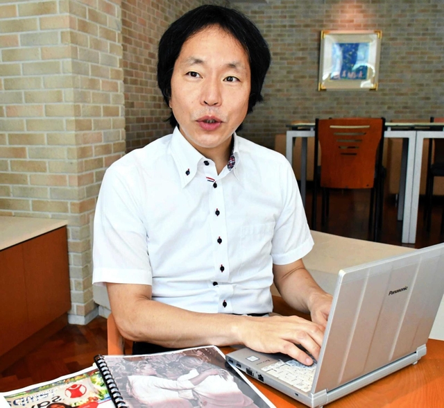 ヨルダンで子どもの心のケアを担う田中英三郎さん＝神戸市中央区