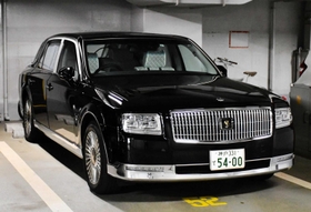 兵庫県議会議長が使用する公用車。県知事も同型＝２０２０年１０月、兵庫県庁