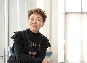「早くくるま座になってお酒を飲める日が戻ってほしい」と話す加藤登紀子＝神戸市中央区（撮影・秋山亮太）