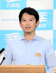 兵庫県内に発令されている新型コロナウイルス緊急事態宣言について、30日の期限後「延長する状況ではない」との認識を示した斎藤元彦知事＝22日午後、兵庫県庁