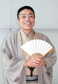 「今後は芝居が出てくる落語にも挑戦したい」と語る桂塩鯛＝大阪市北区