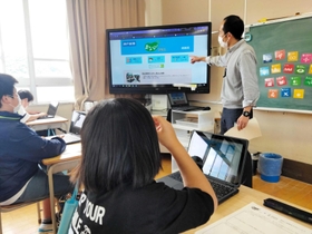 学校で活用が始まっている「まなびープラス」＝２０２１年４月、姫路市立豊富小中学校