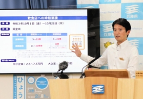緊急事態宣言解除後の兵庫県独自の措置について説明する斎藤元彦知事＝２８日午後、兵庫県庁（撮影・小谷千穂）