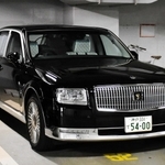 兵庫県議会議長が使用する公用車。県知事も同型＝２０２０年１０月、兵庫県庁