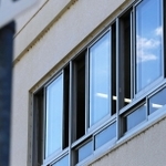 特別支援学級がある校舎。暴言や体罰は複数年にわたって繰り返されていたという＝２１日午前、姫路市内
