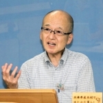 就任会見で抱負を語る片山安孝副知事＝兵庫県庁