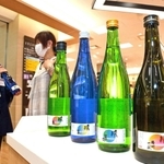 ２２日から発売が始まった日本酒「還（めぐる）」＝２２日午前、神戸市中央区小野柄通８（撮影・坂井萌香）