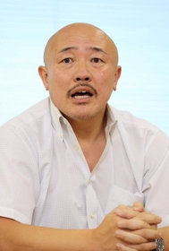 神戸市長選の公約を発表した酒谷敏生氏＝２７日午後、神戸市役所（撮影・吉田敦史）