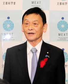 就任会見に臨んだ末松信介文部科学相＝東京都千代田区