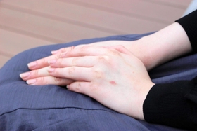 「多様な性を理解してほしい」と話す大学生＝兵庫県内