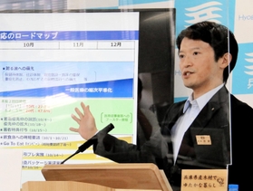 兵庫県内の飲食店に対する営業時短要請の全面解除を検討する考えを示した斎藤元彦知事＝１３日午後、兵庫県庁（撮影・大島光貴）