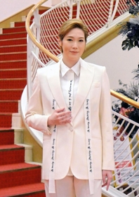 ファンとの触れ合いが制限される中、今公演では「舞台から感謝の気持ちを伝える場面が多い」と語る愛月ひかる＝宝塚大劇場