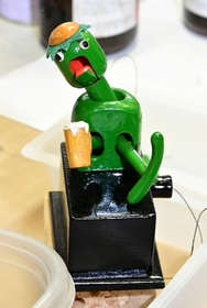 カッパ型の神戸人形＝神戸市東灘区（撮影・中西幸大）