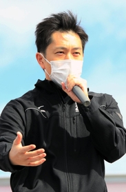 兵庫１２区の応援に入った日本維新の会、吉村洋文副代表＝２０日午後、兵庫県太子町老原（撮影・大山伸一郎）