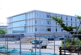 事故車両の保存施設が整備されるＪＲ西日本の社員研修センターの敷地＝２０２０年７月２０日、大阪府吹田市