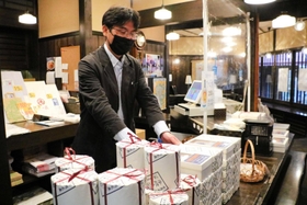 「従業員のために売り上げを増やさないと。それには温泉街のにぎわいが戻らないと厳しい」と話す三ツ森の弓削次郎常務＝神戸市北区有馬町（撮影・赤松沙和）